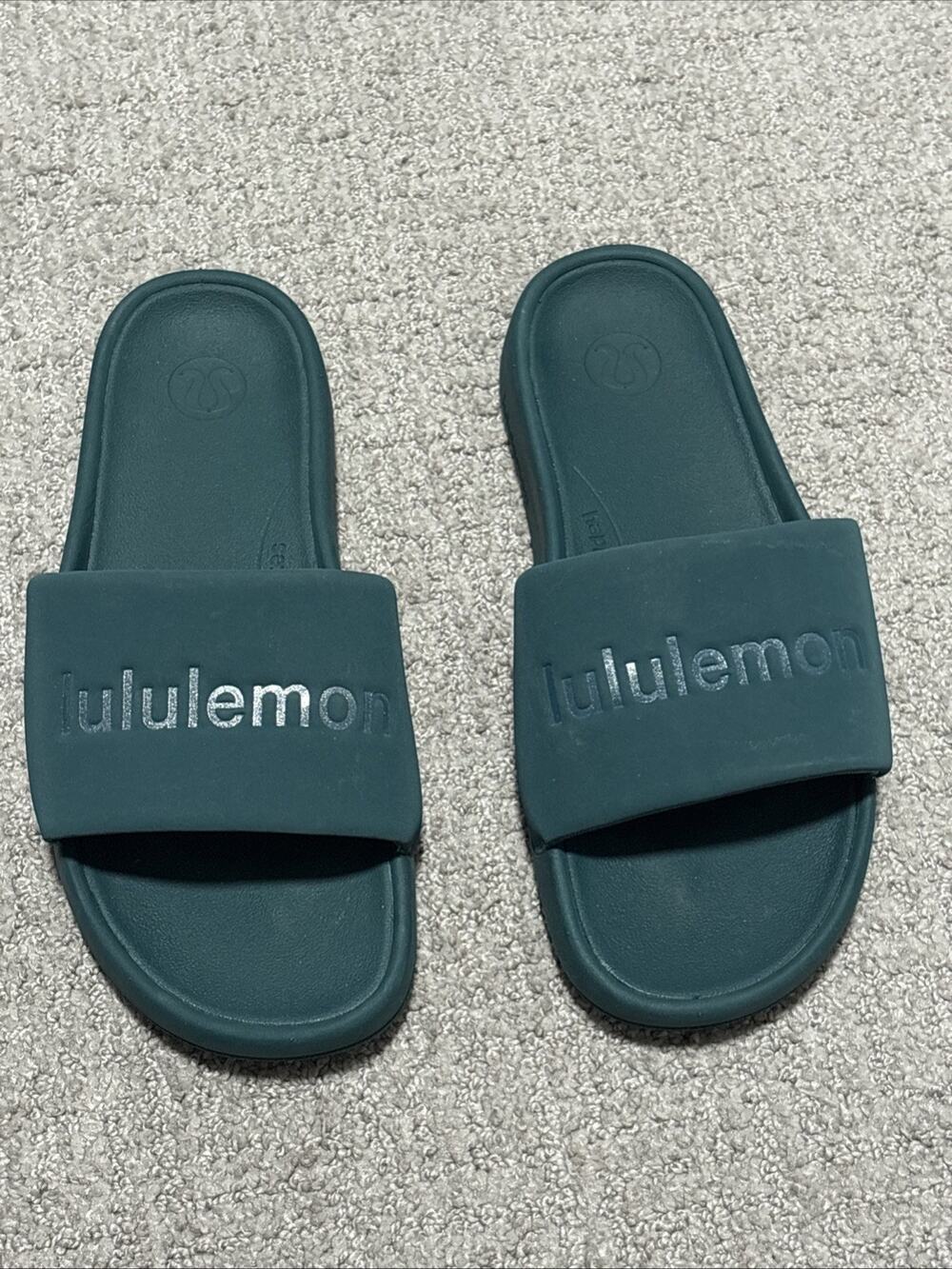 Lululemon Women’s Restfeel Slide Graphic dark teal color Size 8